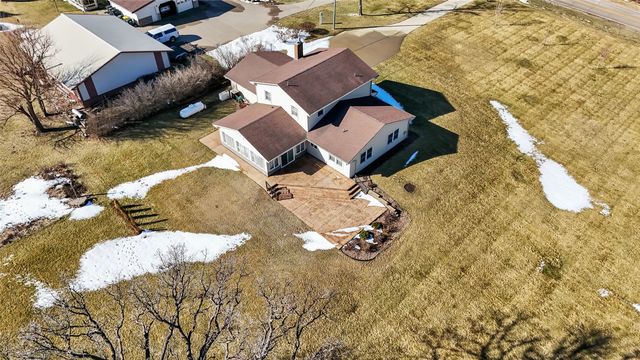 1513 Stoney Point Road NW, Cedar Rapids, IA 52405