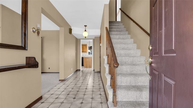 1513 Stoney Point Road NW, Cedar Rapids, IA 52405