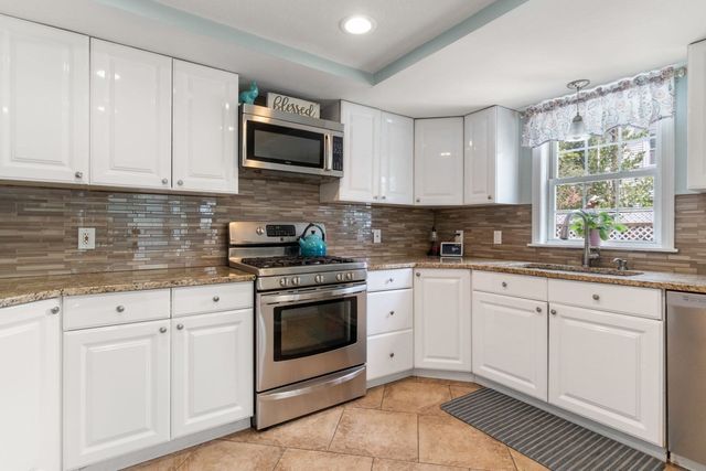 22 Aberdeen Ave, Waltham, MA 02453