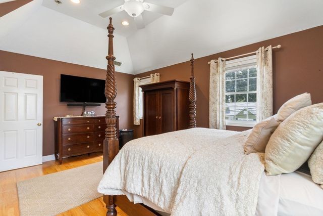 22 Aberdeen Ave, Waltham, MA 02453