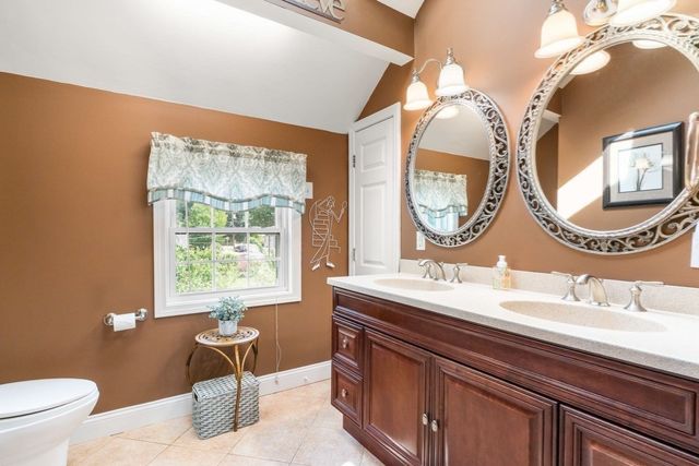 22 Aberdeen Ave, Waltham, MA 02453