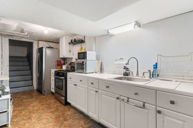 22 Aberdeen Ave, Waltham, MA 02453