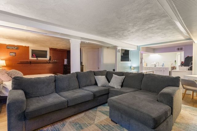 22 Aberdeen Ave, Waltham, MA 02453