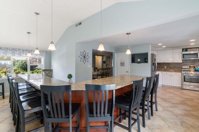 22 Aberdeen Ave, Waltham, MA 02453