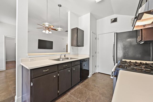 141 Henke CV, Kyle, TX 78640