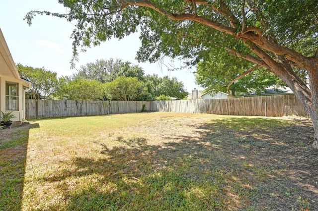 141 Henke CV, Kyle, TX 78640