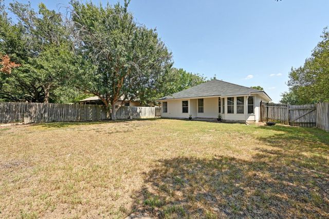 141 Henke CV, Kyle, TX 78640