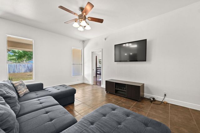 141 Henke CV, Kyle, TX 78640