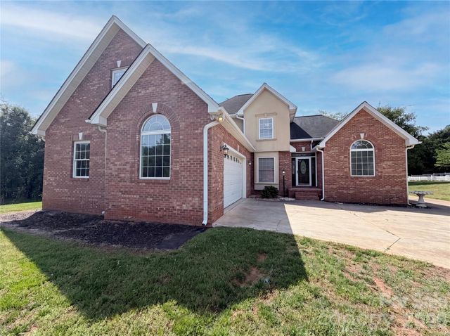 106 Woodfield Lane, Cherryville, NC 28021
