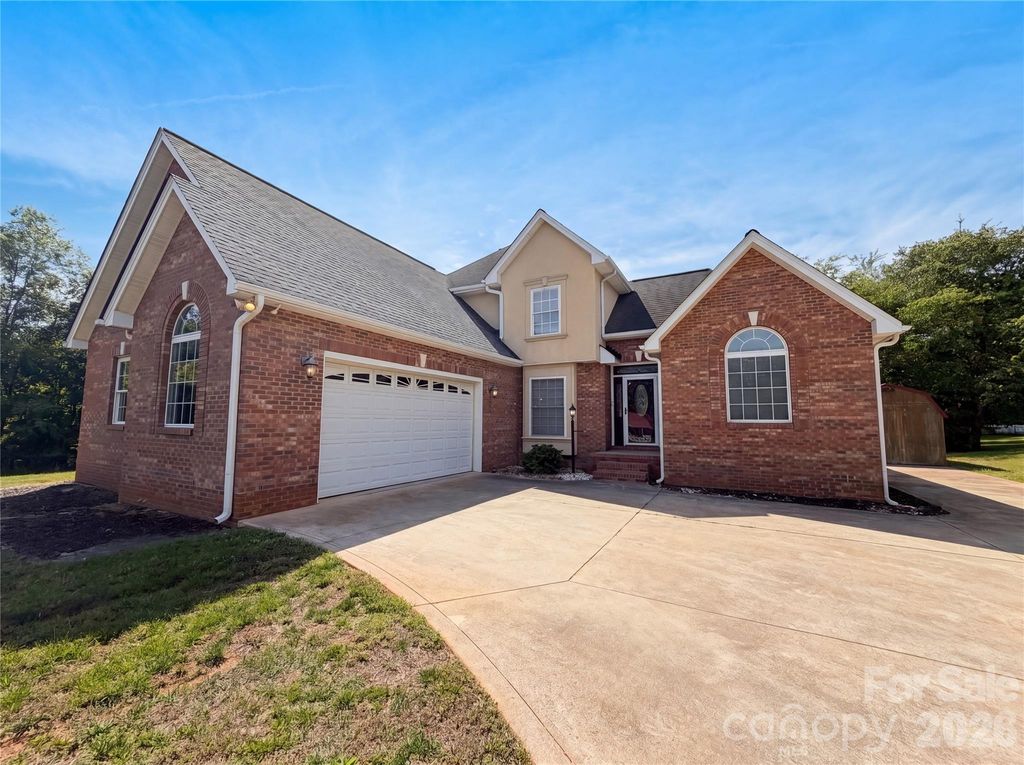 106 Woodfield Lane, Cherryville, NC 28021