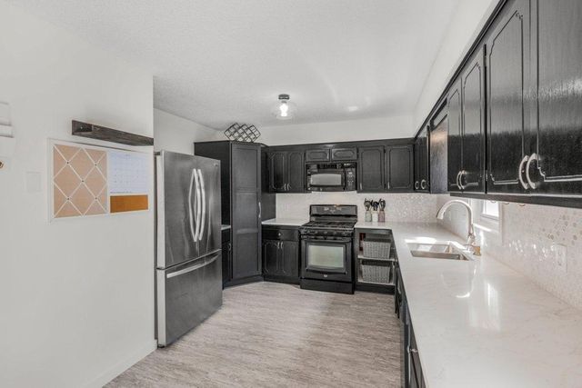 1065 89th Avenue NE, Blaine, MN 55434