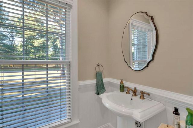 229 Skipjack LN, Cobbs Creek, VA 23035