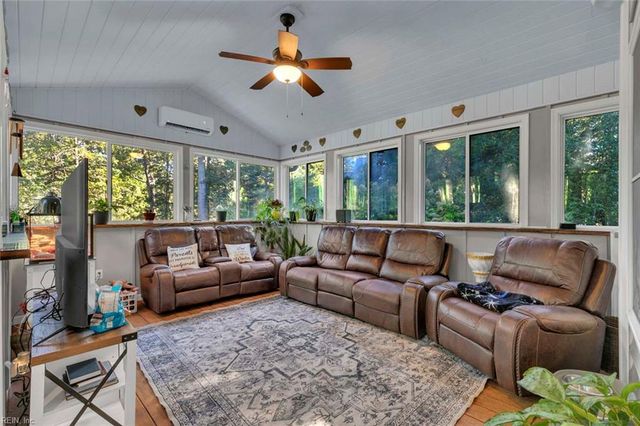 229 Skipjack LN, Cobbs Creek, VA 23035