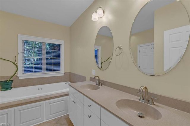 229 Skipjack LN, Cobbs Creek, VA 23035