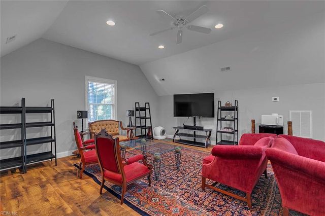 229 Skipjack LN, Cobbs Creek, VA 23035