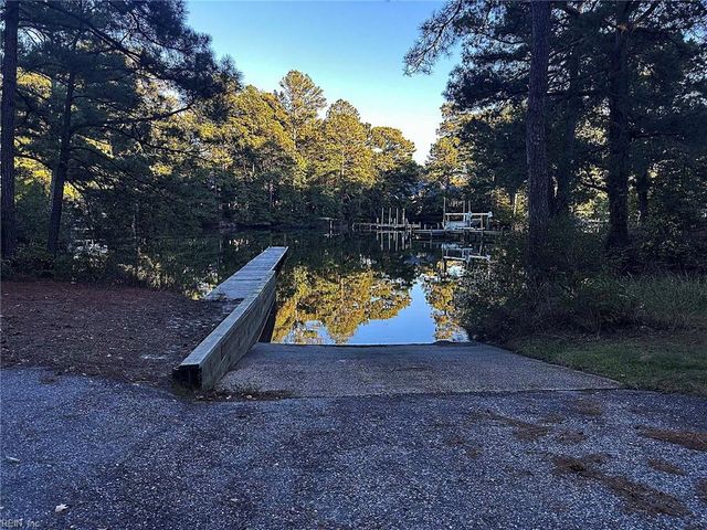 229 Skipjack LN, Cobbs Creek, VA 23035