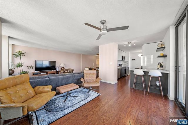 200 Winston Drive 2403, Cliffside Park, NJ 07010