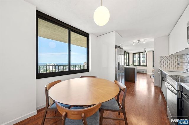 200 Winston Drive 2403, Cliffside Park, NJ 07010