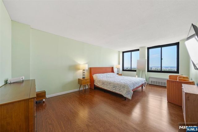 200 Winston Drive 2403, Cliffside Park, NJ 07010