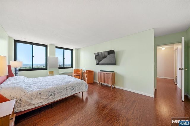 200 Winston Drive 2403, Cliffside Park, NJ 07010
