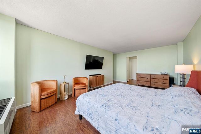 200 Winston Drive 2403, Cliffside Park, NJ 07010