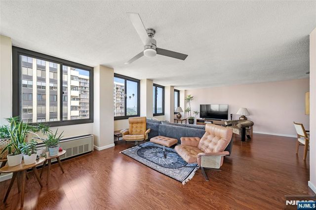 200 Winston Drive 2403, Cliffside Park, NJ 07010