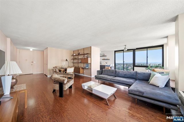 200 Winston Drive 2403, Cliffside Park, NJ 07010