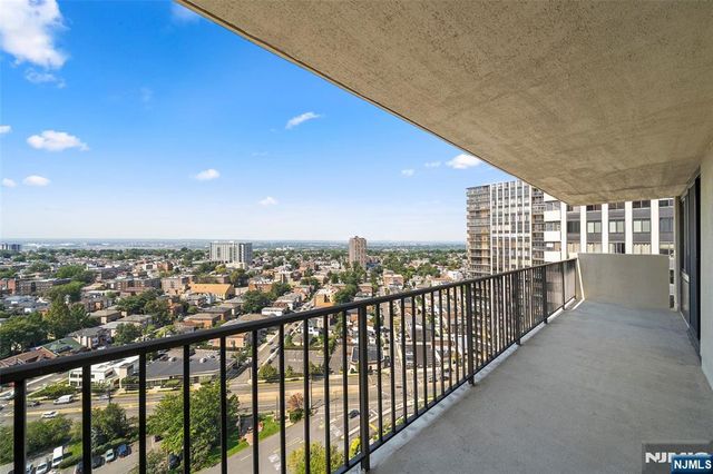 200 Winston Drive 2403, Cliffside Park, NJ 07010