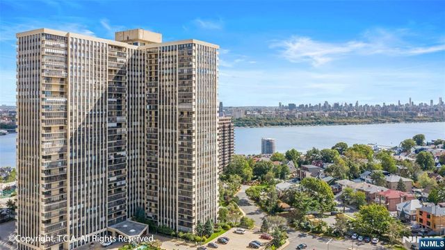 200 Winston Drive 2403, Cliffside Park, NJ 07010