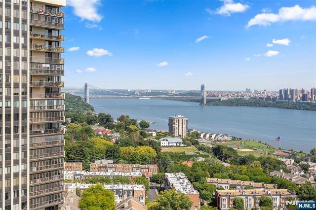 200 Winston Drive 2403, Cliffside Park, NJ 07010