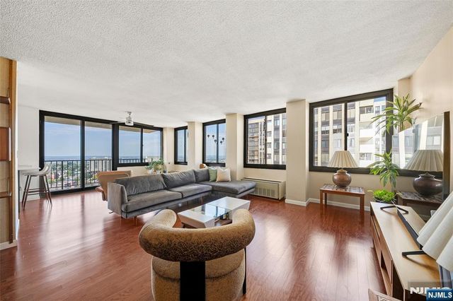 200 Winston Drive 2403, Cliffside Park, NJ 07010