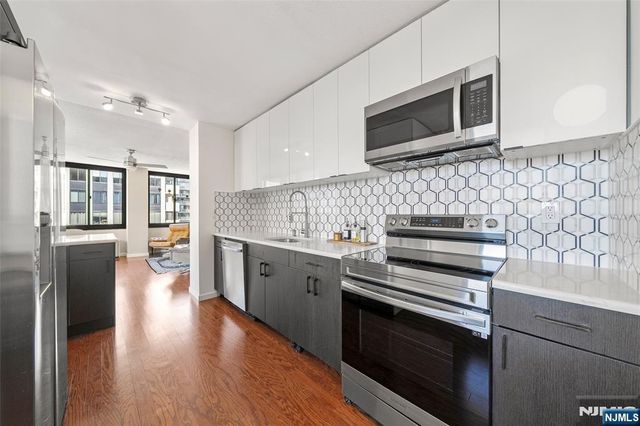 200 Winston Drive 2403, Cliffside Park, NJ 07010