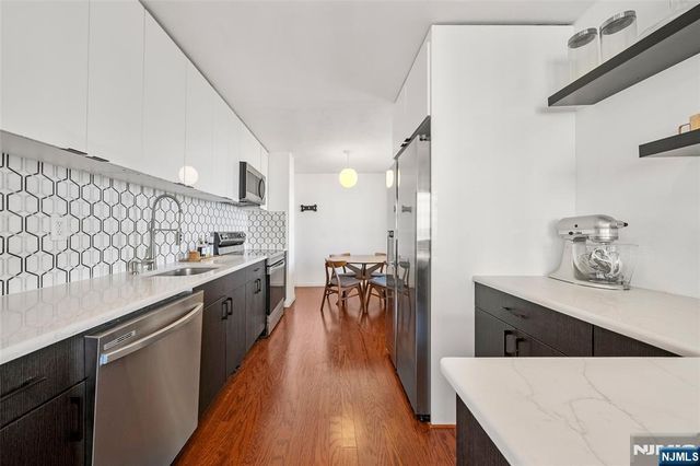 200 Winston Drive 2403, Cliffside Park, NJ 07010