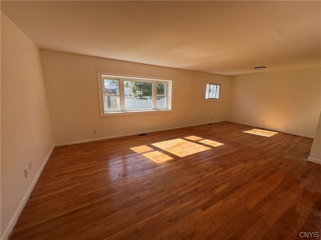 17 Gooseberry Lane, Clay, NY 13090