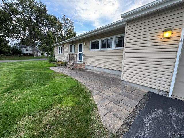 17 Gooseberry Lane, Clay, NY 13090