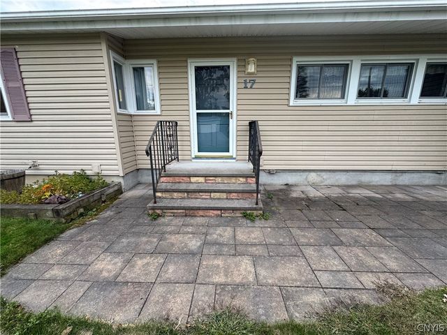 17 Gooseberry Lane, Clay, NY 13090