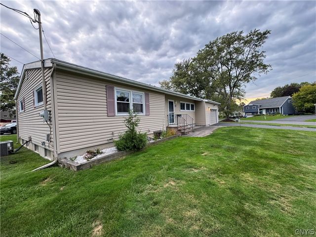 17 Gooseberry Lane, Clay, NY 13090