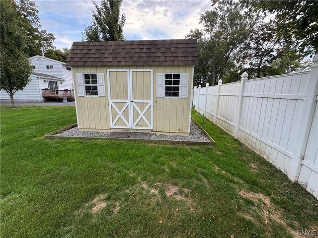 17 Gooseberry Lane, Clay, NY 13090