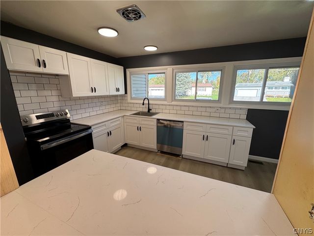 17 Gooseberry Lane, Clay, NY 13090