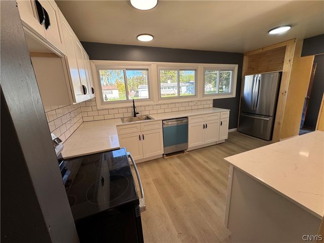 17 Gooseberry Lane, Clay, NY 13090