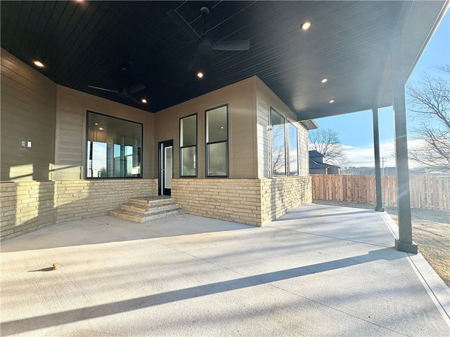 831 Greenhorn Street, Bentonville, AR 72712