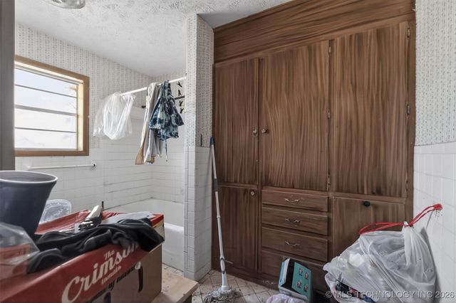 18954 S Hisaw Drive, Claremore, OK 74017