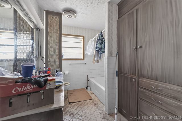 18954 S Hisaw Drive, Claremore, OK 74017