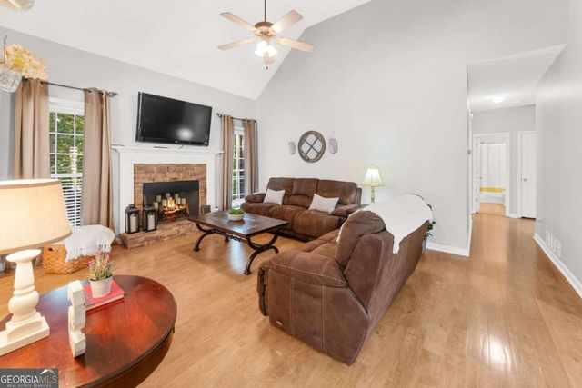 1020 Walnut Creek Drive, Woodstock, GA 30188