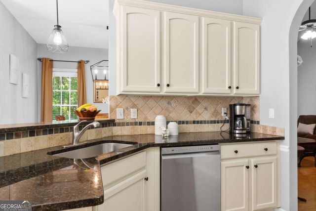 1020 Walnut Creek Drive, Woodstock, GA 30188