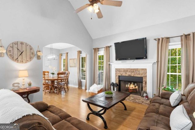 1020 Walnut Creek Drive, Woodstock, GA 30188