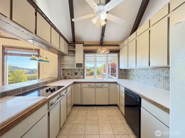 63 Hummingbird Lane, Sequim, WA 98382