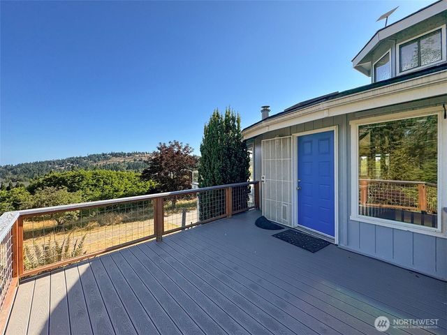 63 Hummingbird Lane, Sequim, WA 98382