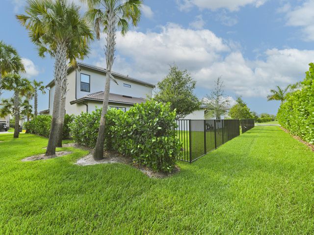 4814 Chantilly Road, Lake Worth, FL 33467