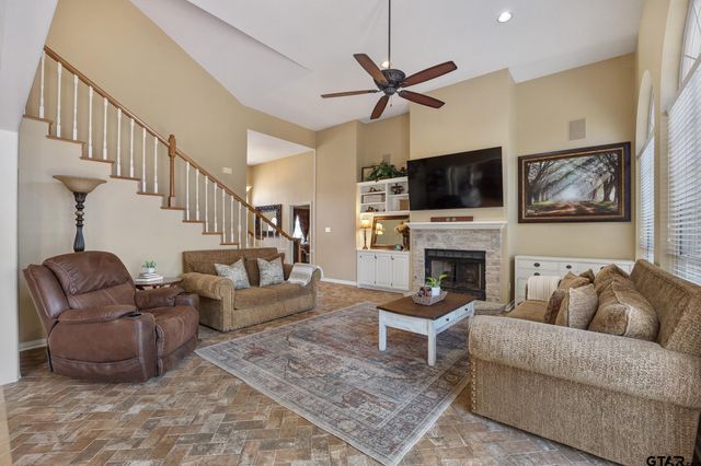 18344 Springmill Ct, Flint, TX 75762